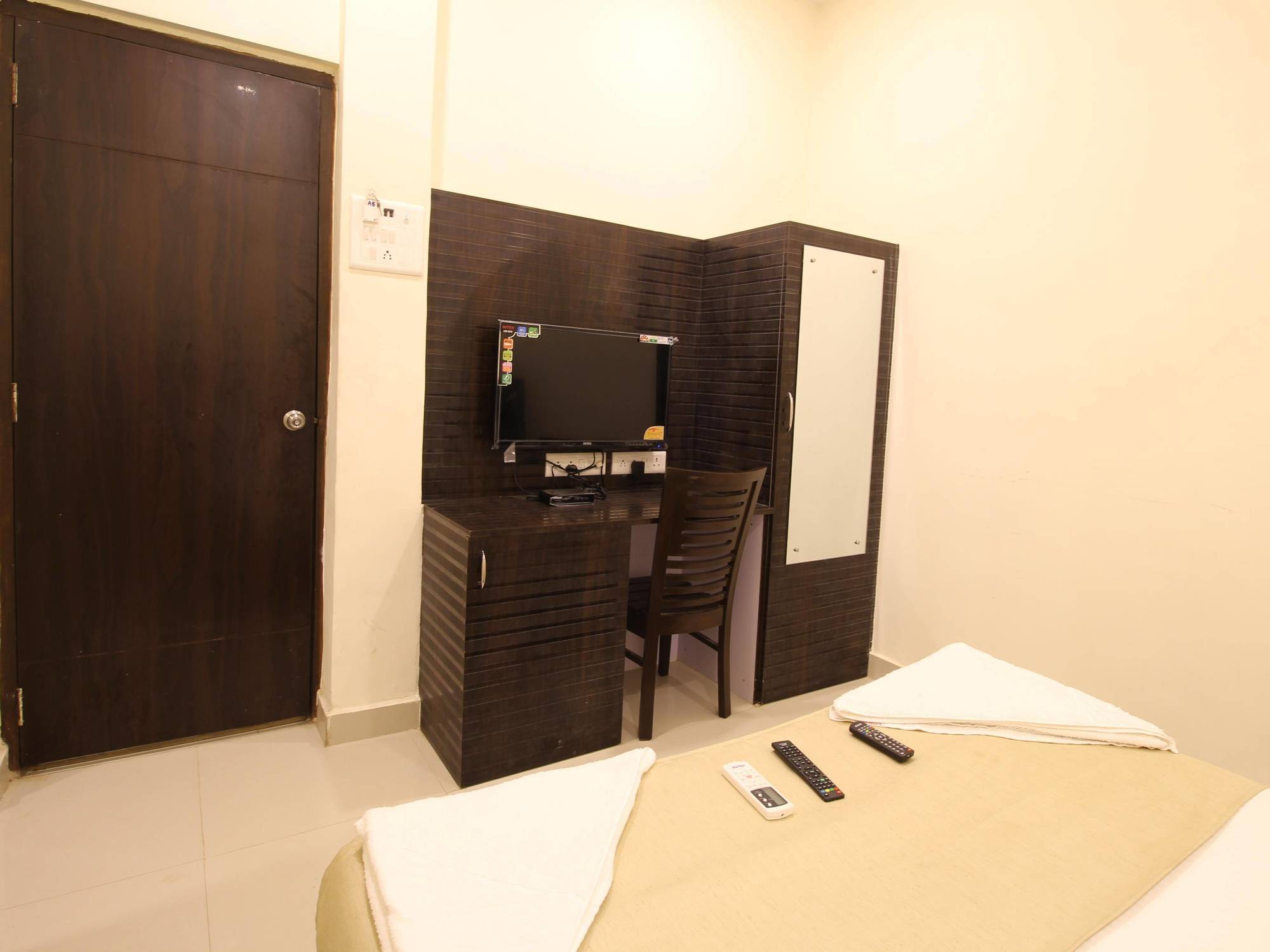 Treebo Trip Ashir Inn Mumbai Bagian luar foto