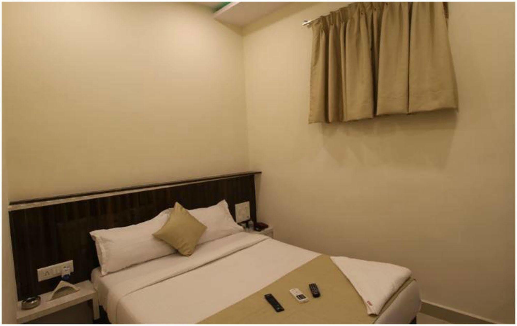 Treebo Trip Ashir Inn Mumbai Bagian luar foto
