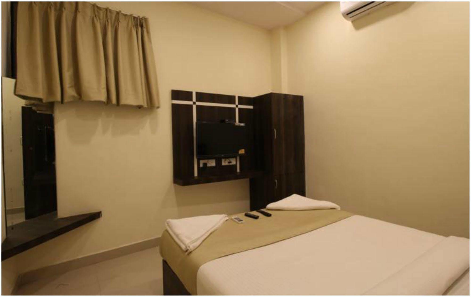 Treebo Trip Ashir Inn Mumbai Bagian luar foto