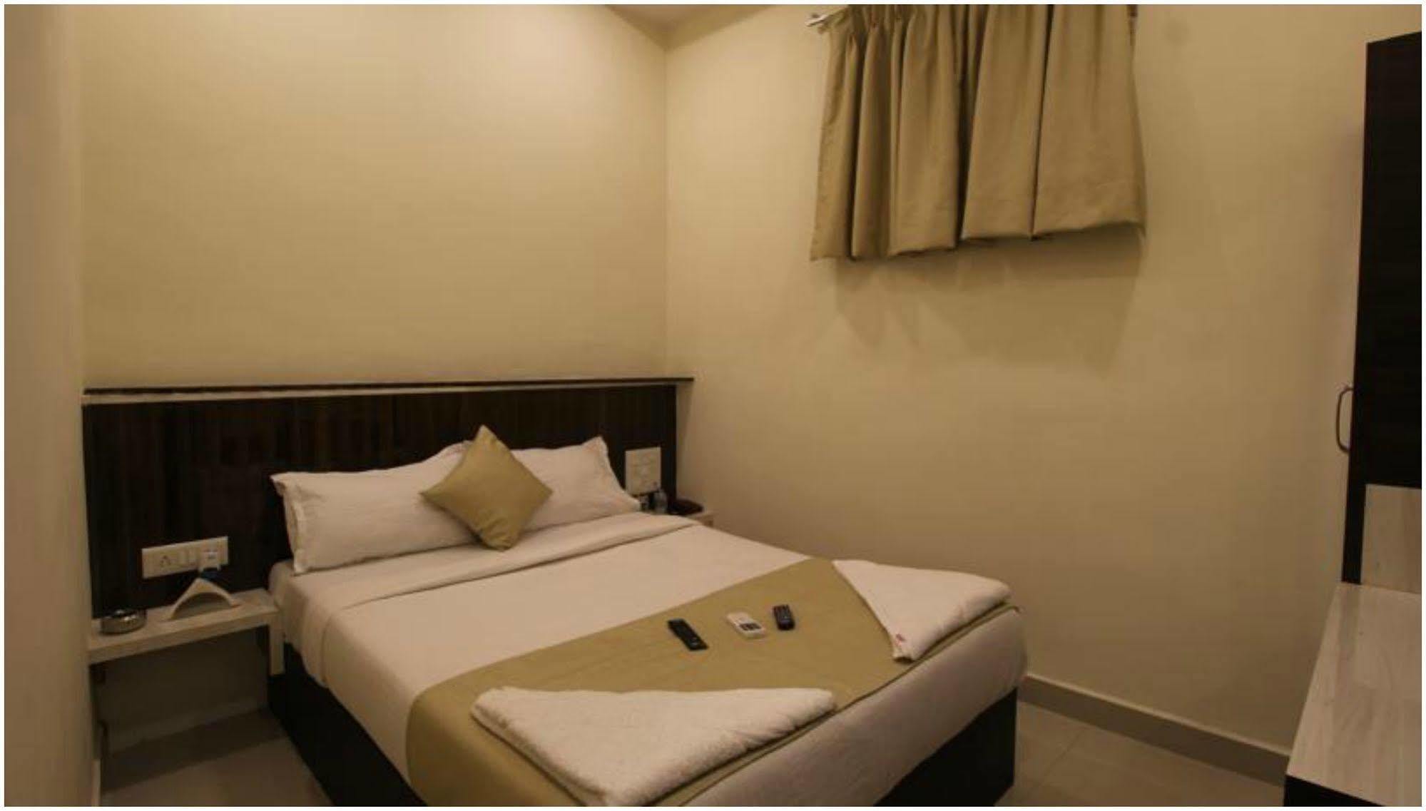 Treebo Trip Ashir Inn Mumbai Bagian luar foto