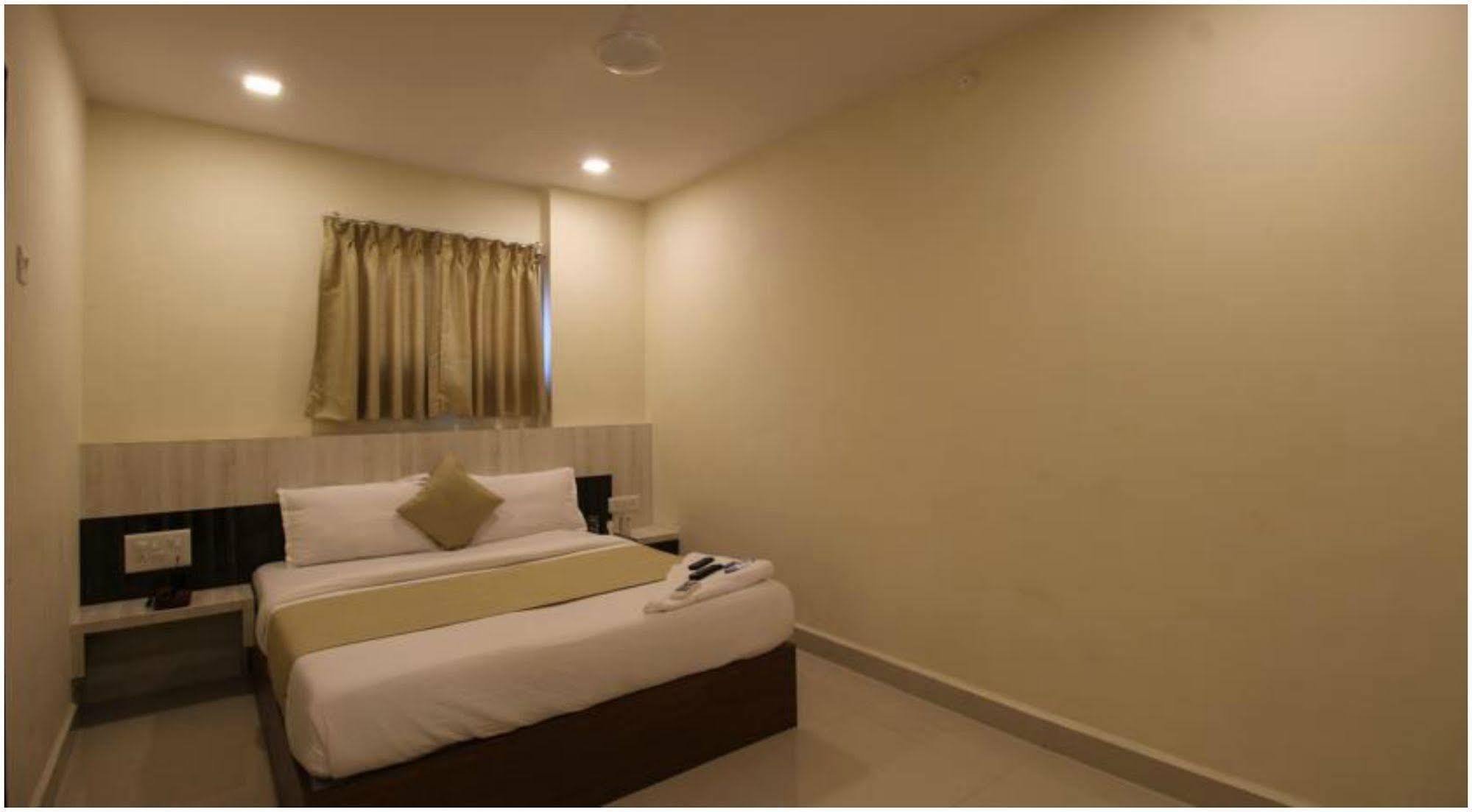 Treebo Trip Ashir Inn Mumbai Bagian luar foto
