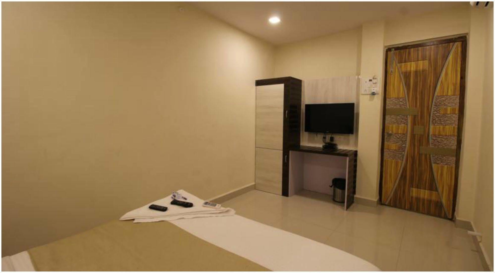 Treebo Trip Ashir Inn Mumbai Bagian luar foto