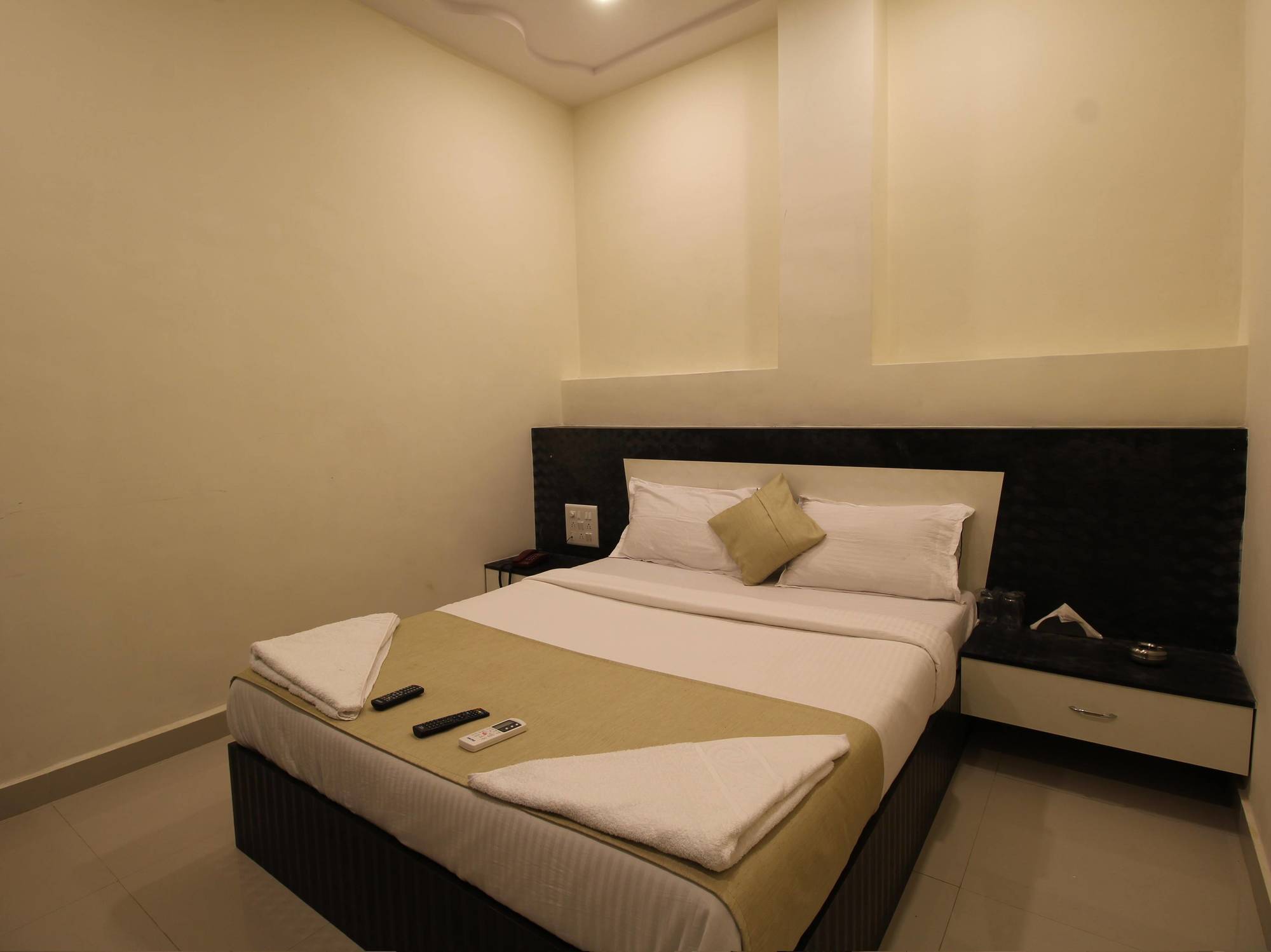 Treebo Trip Ashir Inn Mumbai Bagian luar foto